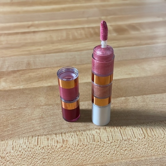 Sweet and Shimmer lip gloss 4 different color compact tube - Picture 4 of 7